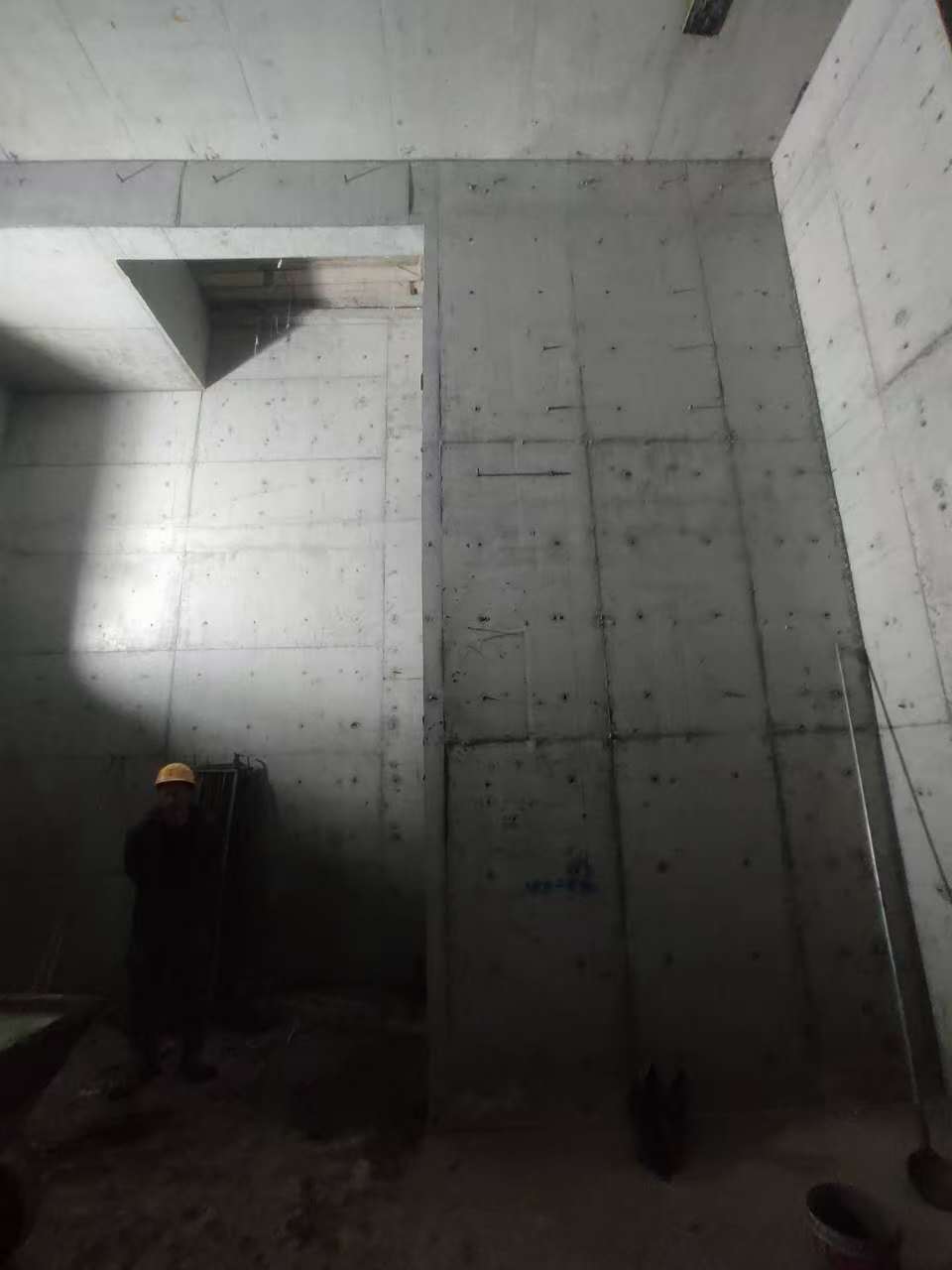 泰安墙上开槽钢筋断了有影响吗
